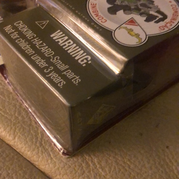 Star Wars The Force Awakens- Kylo Ren Wearing Helmet - New and Sealed! - Picture 3 of 7